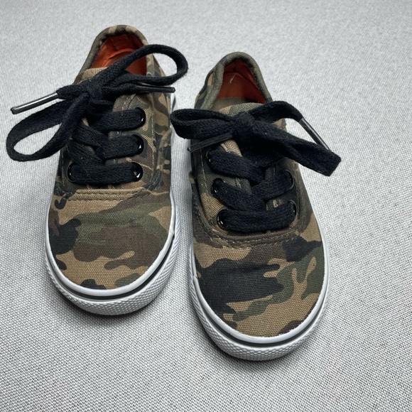 Airwalk Camo Sneakers | Size 6 - Picture 3 of 8